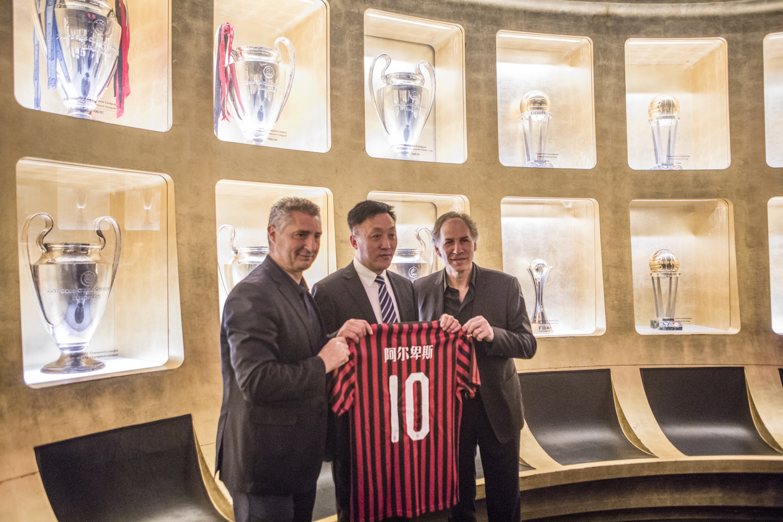 斯基拉：德拉古辛可能冬窗离开热刺，罗马和佛罗伦萨已经问价（斯基拉：罗马、佛罗伦萨已询价，德拉古辛冬窗或告别热刺）