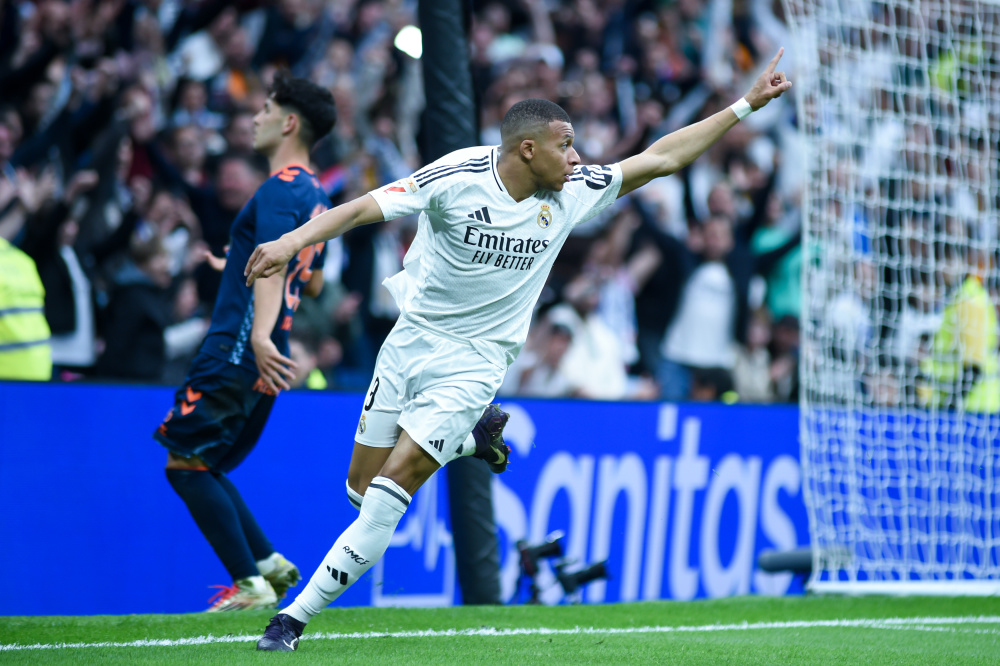 姆伯莫上赛季至今英超攻入26球，同期仅次于哈兰德、萨拉赫