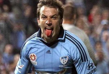 TA：热刺高层讨论后决定继续支持主帅弗兰克（TA：热刺管理层商议后决定继续力挺主帅弗兰克）