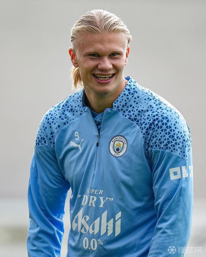 杨瀚森NBA生涯首次首发，被打到面部痛苦倒地，裁判未及时吹停比赛引争议