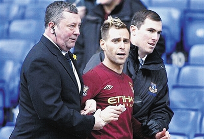 赵佳楠：我们拥有全世界最好的球迷，非常感谢大连球迷的支持