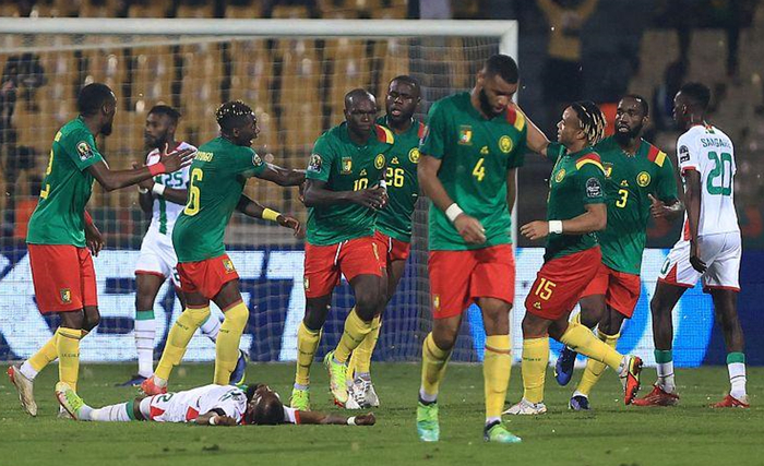 忠诚！每体：拉菲尼亚目前没经纪人，拒绝所有离开巴萨的谈判