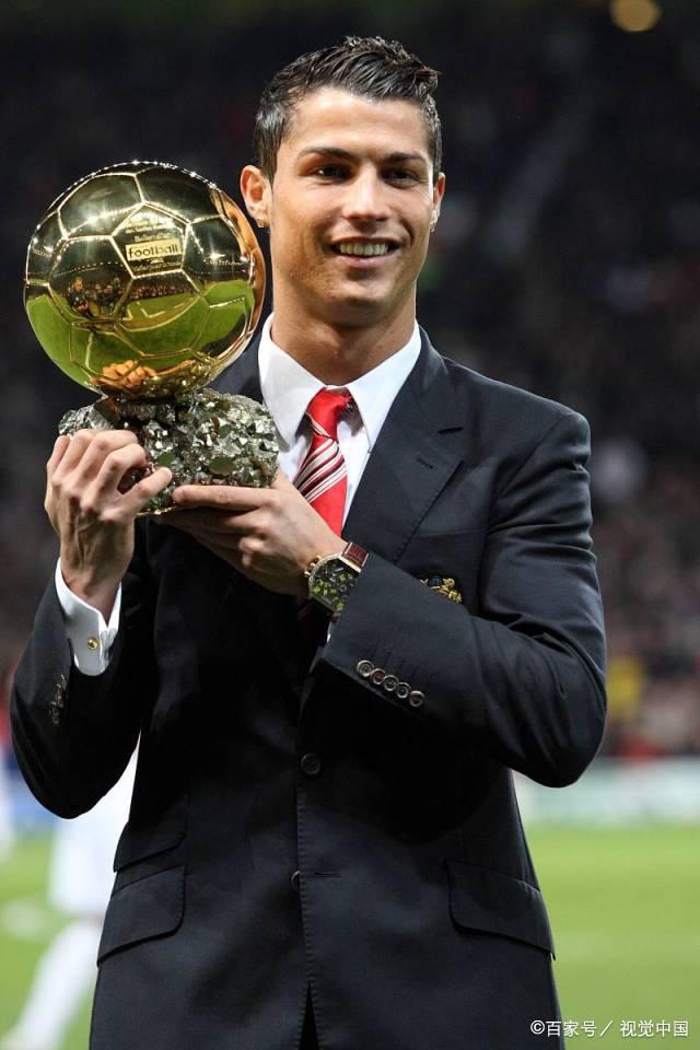 卡牌大师？皇马本场主裁本赛季此前7场西甲出示35黄6红（皇马此役主裁发牌频繁：本季前7场西甲出示35黄6红）