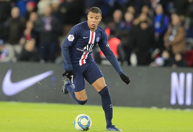 曼联发布赛前预热海报：芒特帅气出镜（曼联官宣赛前海报：芒特帅气亮相）