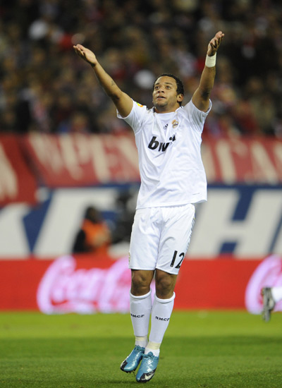 随着曼城1-2，利物浦0-3，英超最新争冠形势出炉：天助阿森纳得利（曼城1-2失利、利物浦0-3折戟，英超争冠新局：阿森纳渔翁得利）