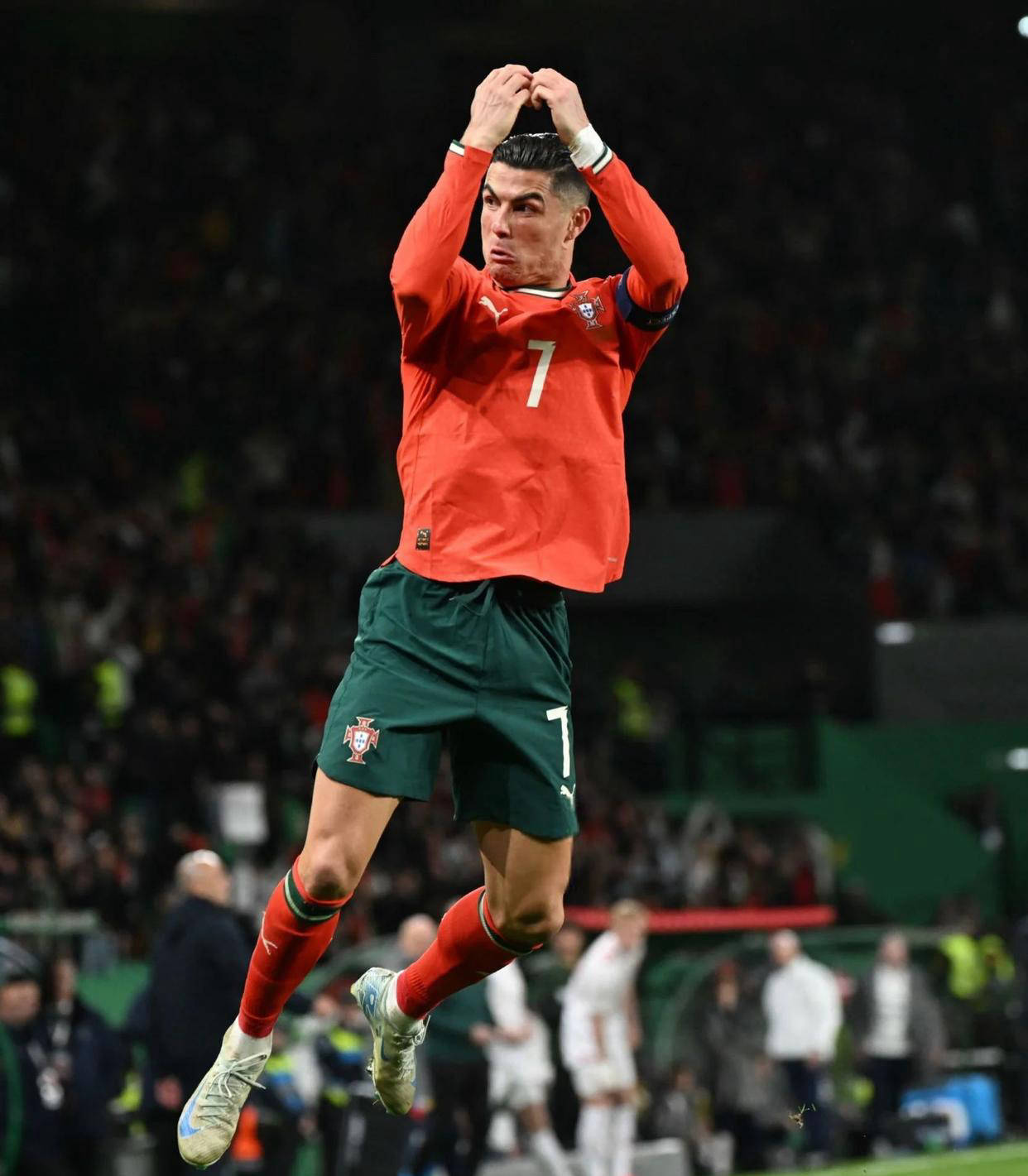 普利希奇：魔笛确实送了手机；看年轻队友表演会让我尬穿地心