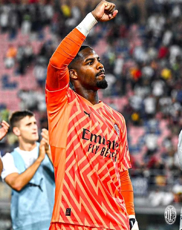 瓦伦西亚主席：大家的沮丧可以理解，但骂我家人没有意义（瓦伦西亚主席：理解沮丧情绪，但请不要辱骂我的家人）