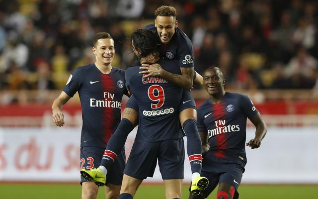 NBA球员数据榜：东契奇助攻领跑,