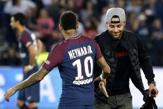 海纳：德甲理应扎根于德国，我反对举行海外赛（海纳：德甲应立足德国本土，我不支持海外办赛）